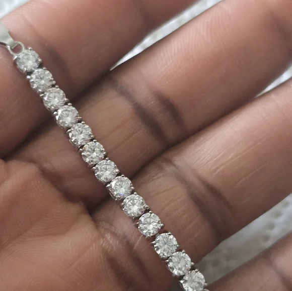 $100 Macy's Women Elegant Silver Hand Bracelet New Party - Picture 3 of 13